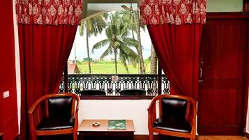 Deluxe Sea View Room | Living area | 32-inch flat-screen TV with cable channels, TV