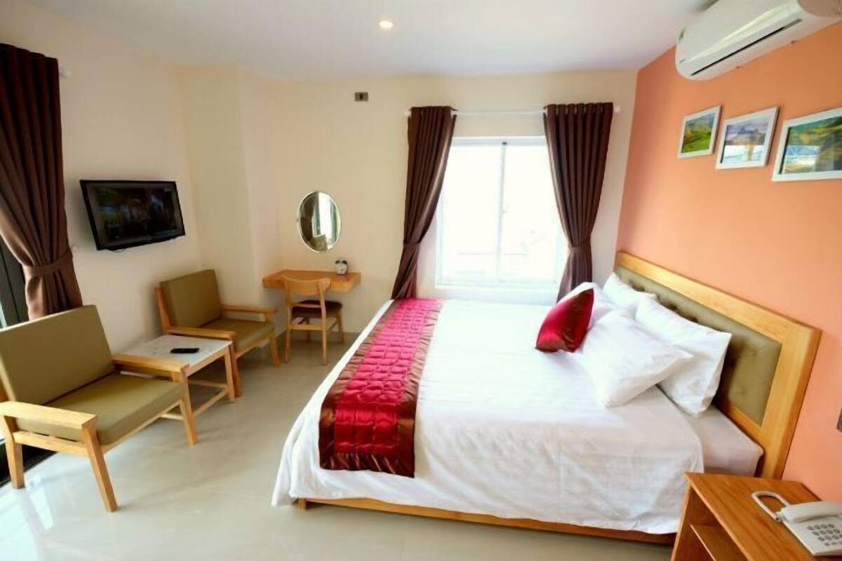 Minibar, bàn, truy cập Internet không dây miễn phí, bộ trải giường 
