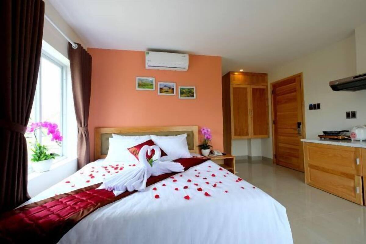 Minibar, bàn, truy cập Internet không dây miễn phí, bộ trải giường 