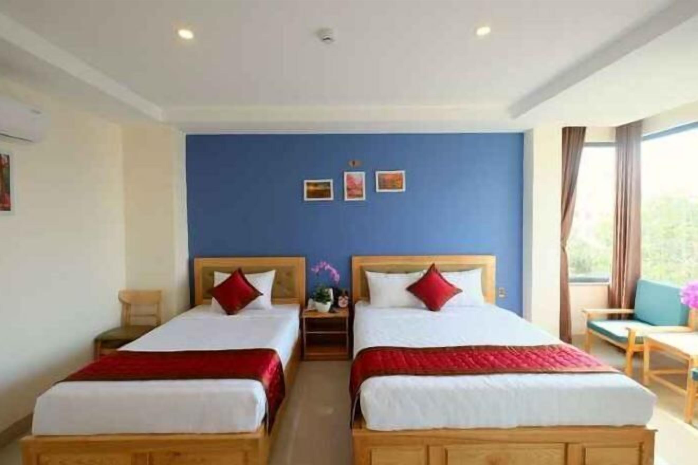 Minibar, desk, free WiFi, bed sheets