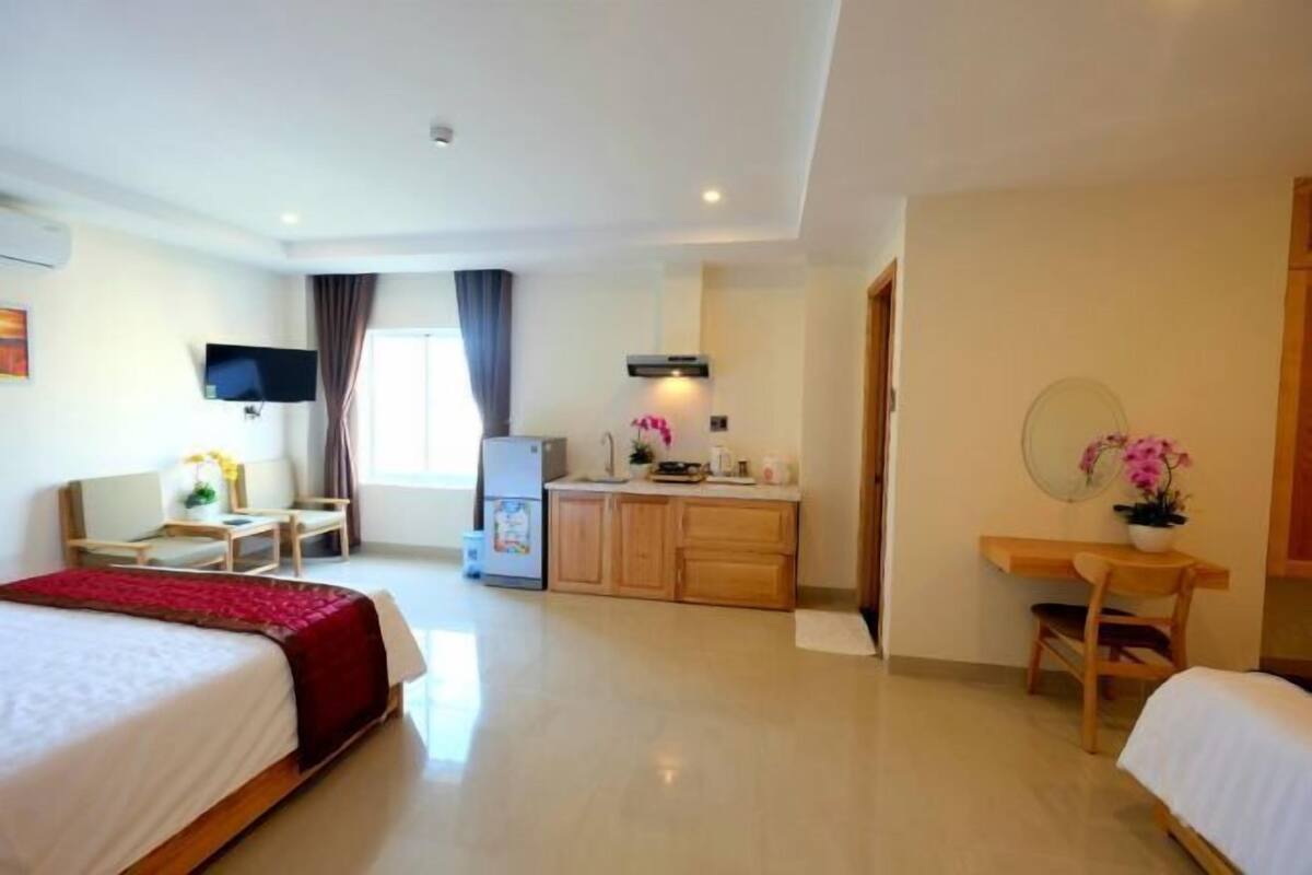 Minibar, bàn, truy cập Internet không dây miễn phí, bộ trải giường 