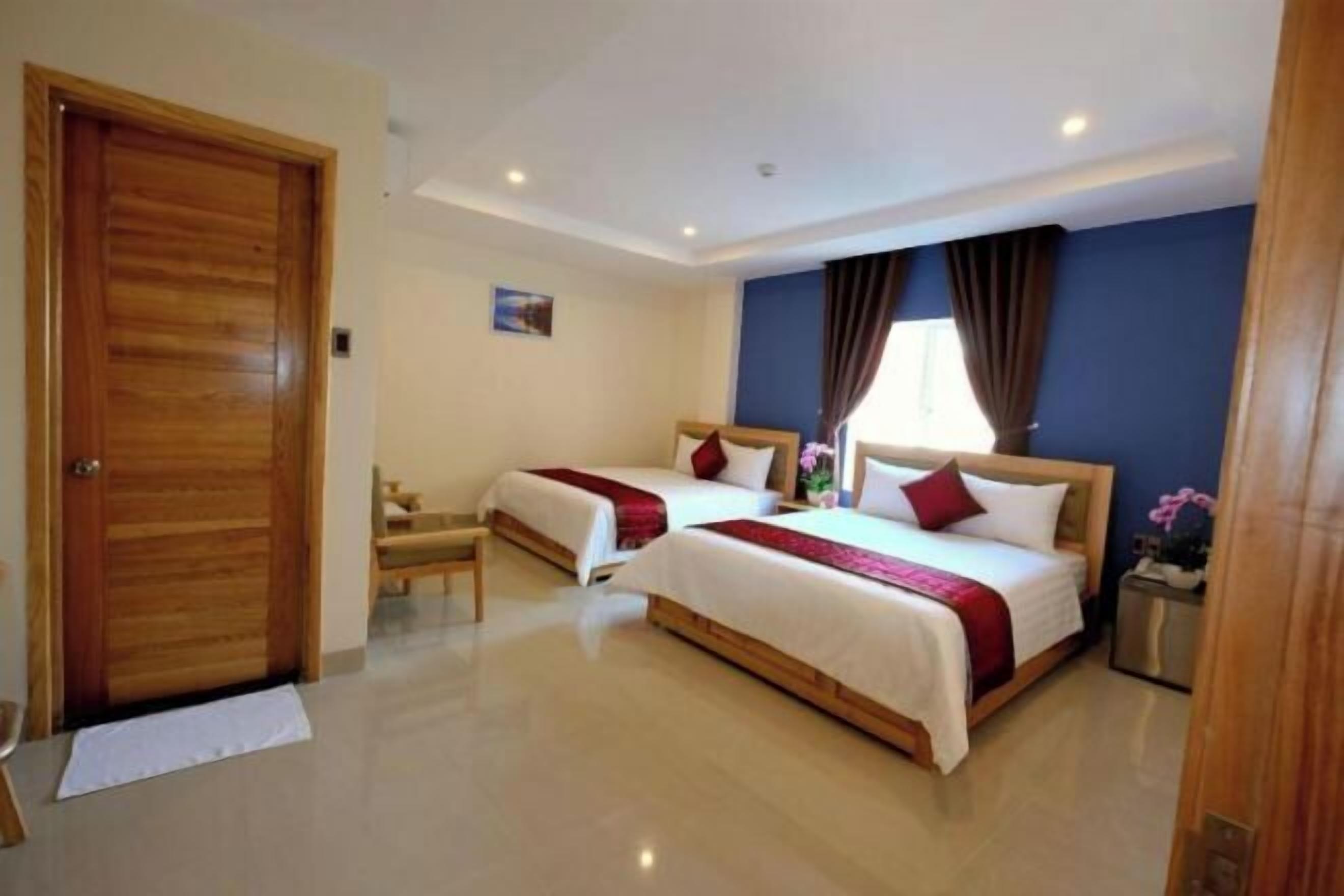 Minibar, desk, free WiFi, bed sheets