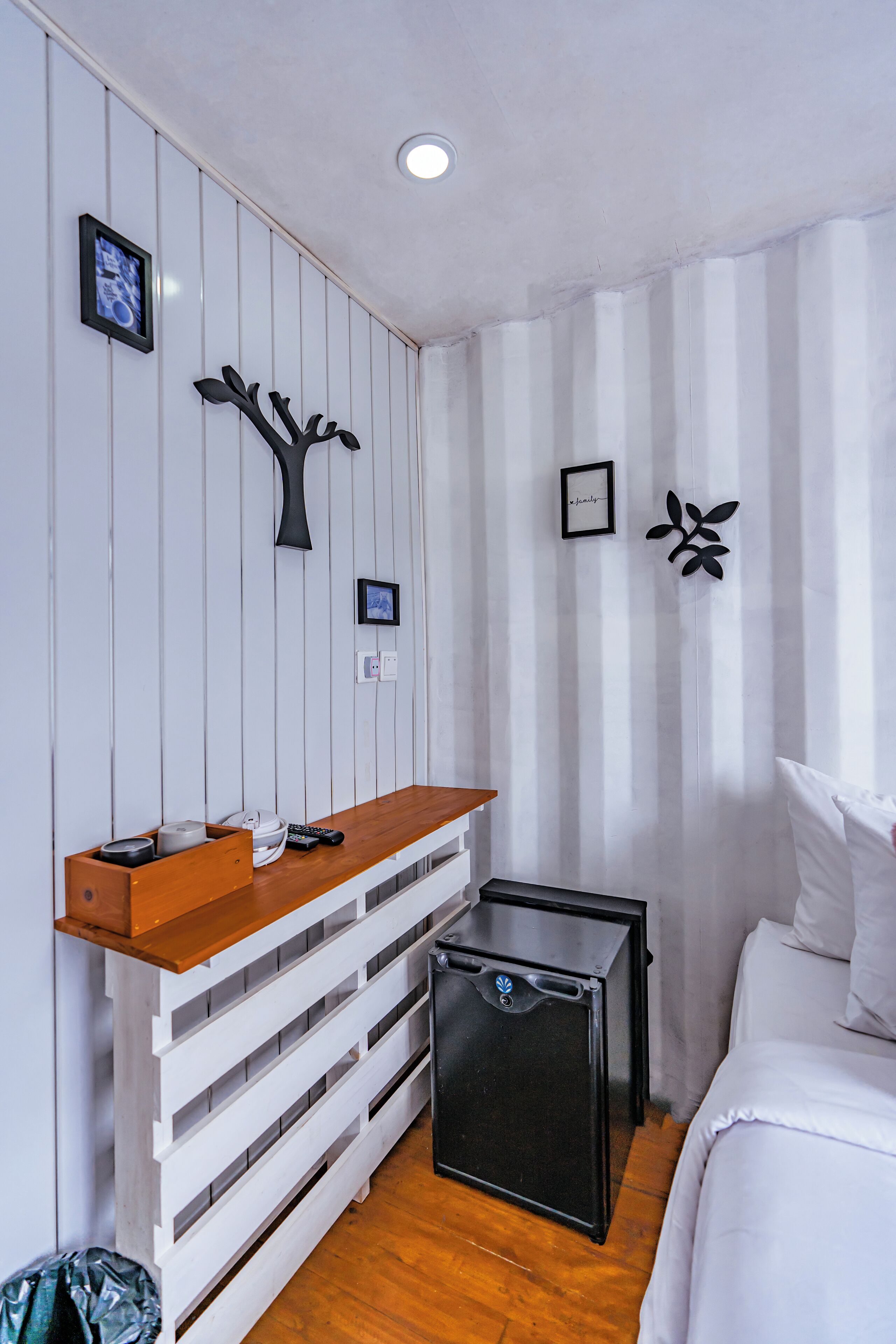 Superior Room | In-room safe, desk, bed sheets