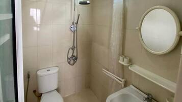 Superior-Zimmer | Badezimmer | Dusche, Handtücher