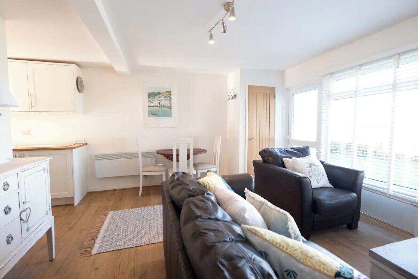 Tv, dvd-afspiller, bøger