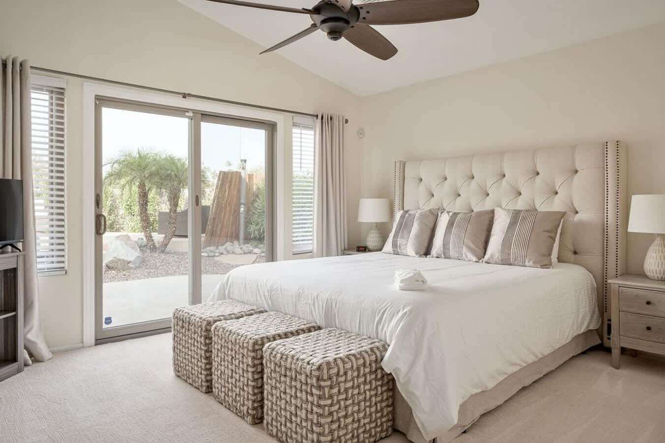 3 室のベッドルーム、デスク、アイロン / アイロン台、旅行用ベビーベッド