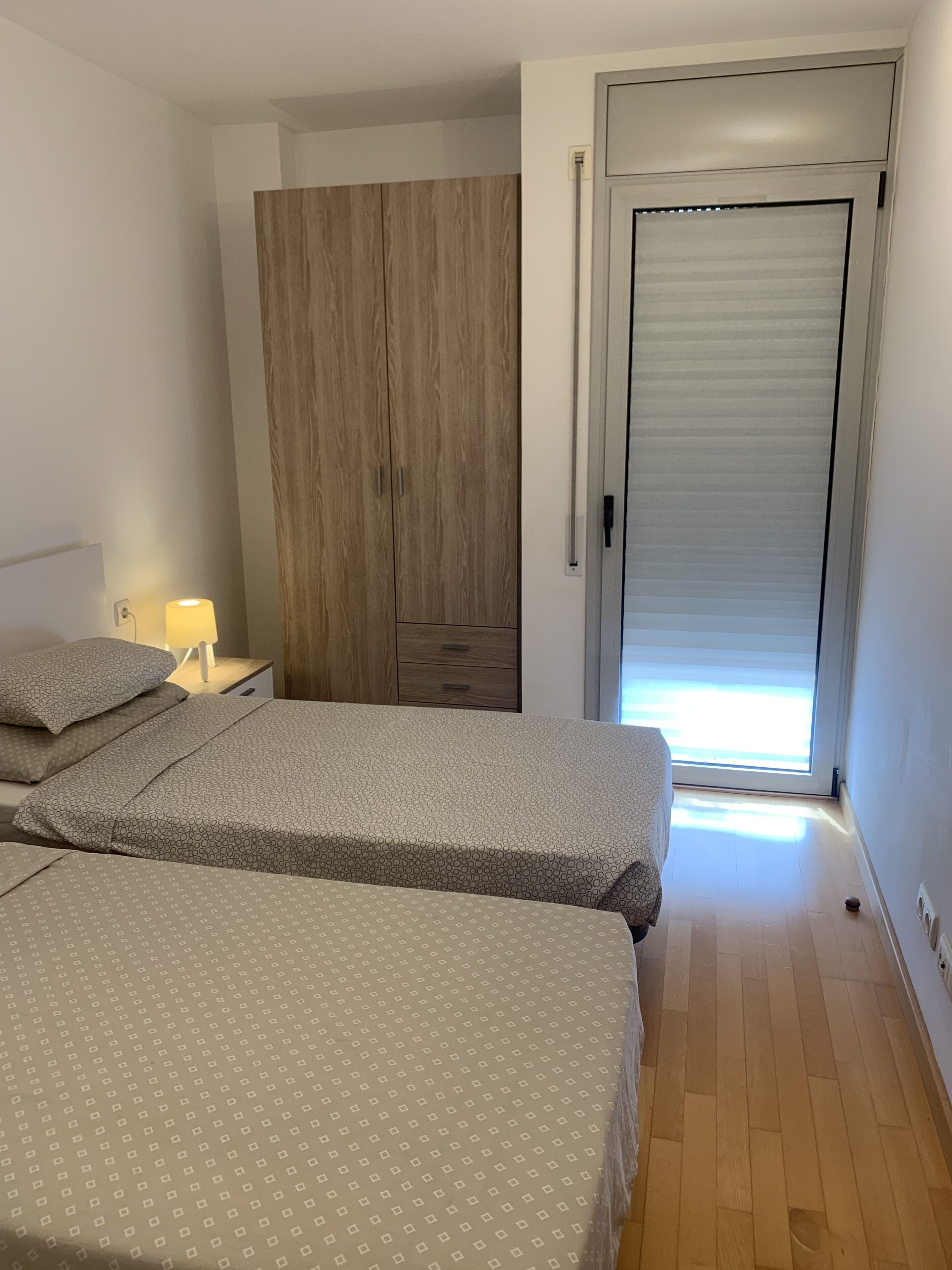 3 slaapkamers, een strijkplank/strijkijzer, gratis wifi, beddengoed