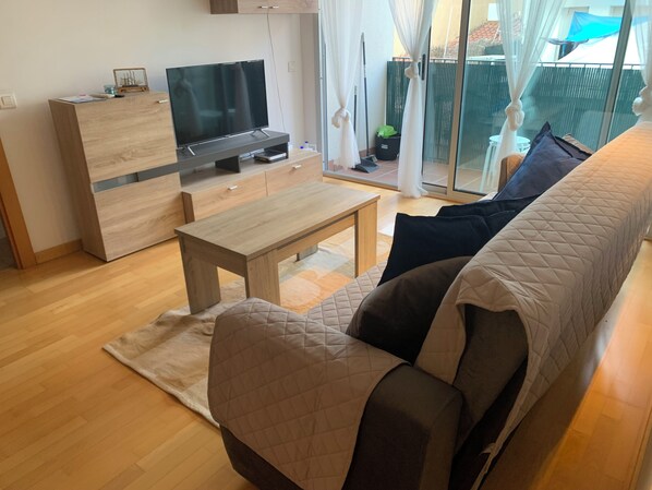Smart TV - New Apartment in Center of Calella-Barcelona (Calella)