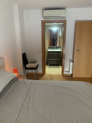 3 bedrooms, desk, iron/ironing board, free WiFi - New Apartment in Center of Calella-Barcelona (Calella)