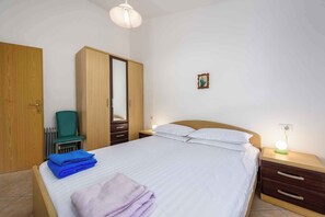 2 عدّة غرف نوم وخدمة الإنترنت