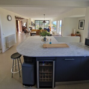 Fridge, microwave, oven, stovetop - Villa with spectacular sea views walking distance to Begur (Begur)