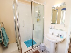 Cottage | Bathroom | Shower