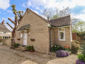 Cottage | Interior - Straw Cottage (Swindon)