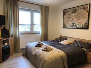 1 slaapkamer, een bureau, gratis wifi, beddengoed
