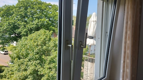 5 km from the center, 1 km from the train station and 11 km from Baden-Airpark