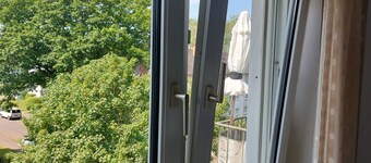 5 km from the center, 1 km from the train station and 11 km from Baden-Airpark