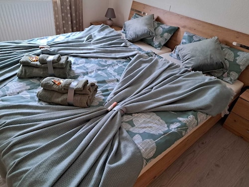 5 km from the center, 1 km from the train station and 11 km from Baden-Airpark