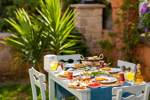 Free daily buffet breakfast - Trend Cunda Otel (Ayvalik)