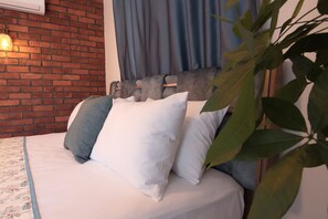 Standard Room | Desk, laptop workspace, bed sheets - Trend Cunda Otel (Ayvalik)