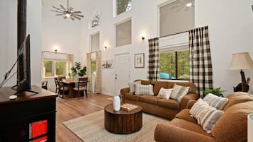 Smart TV, fireplace