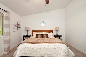 3 عدّة غرف نوم ومكتب ومكواة/لوح كي وسرير سفر