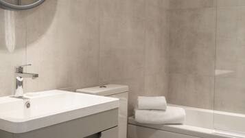 Combined shower/tub, towels, soap, toilet paper