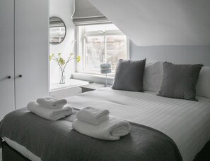 2 Schlafzimmer, Schreibtisch, Bügeleisen/Bügelbrett, kostenloses WLAN