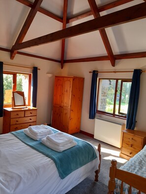 2 bedrooms, iron/ironing board, travel crib, free WiFi - Two bed holiday cottage in St Agnes (St Agnes)