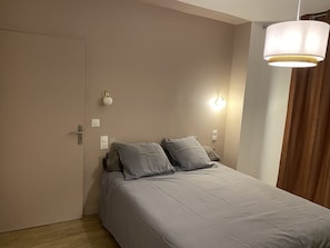2 chambres, lit parapluie, Wi-Fi gratuit, draps fournis