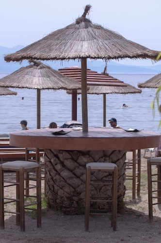 Cozy Beach Home Near Pristine Sea w/ Free Netflix