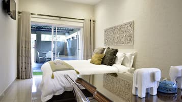 Family Room | In-room safe, individually decorated, individually furnished, desk