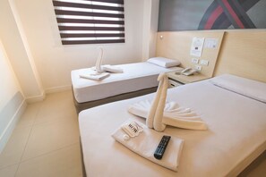 Schreibtisch, laptopgeeigneter Arbeitsplatz, kostenloses WLAN