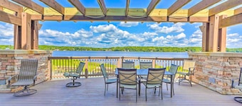 Walk to Beach: Lakefront Pocono Escape w/ Fire Pit