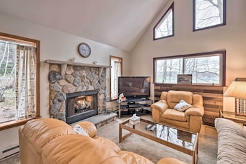 Pocono Lake Vacation Rental | 3BR | 1.5 BA | 1,112 Sq Ft | Access Only By Stairs
