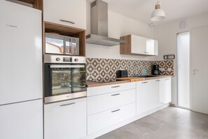 Réfrigérateur, micro-ondes, four, lave-vaisselle