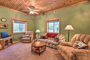 TV, DVD player - Secluded Bear Lake Getaway w/ Fire Pit & Porch! (Bear Lake)