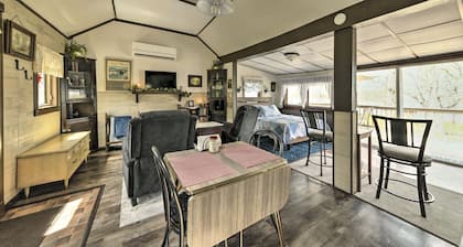 Lovely Couples Escape on Mississippi River!