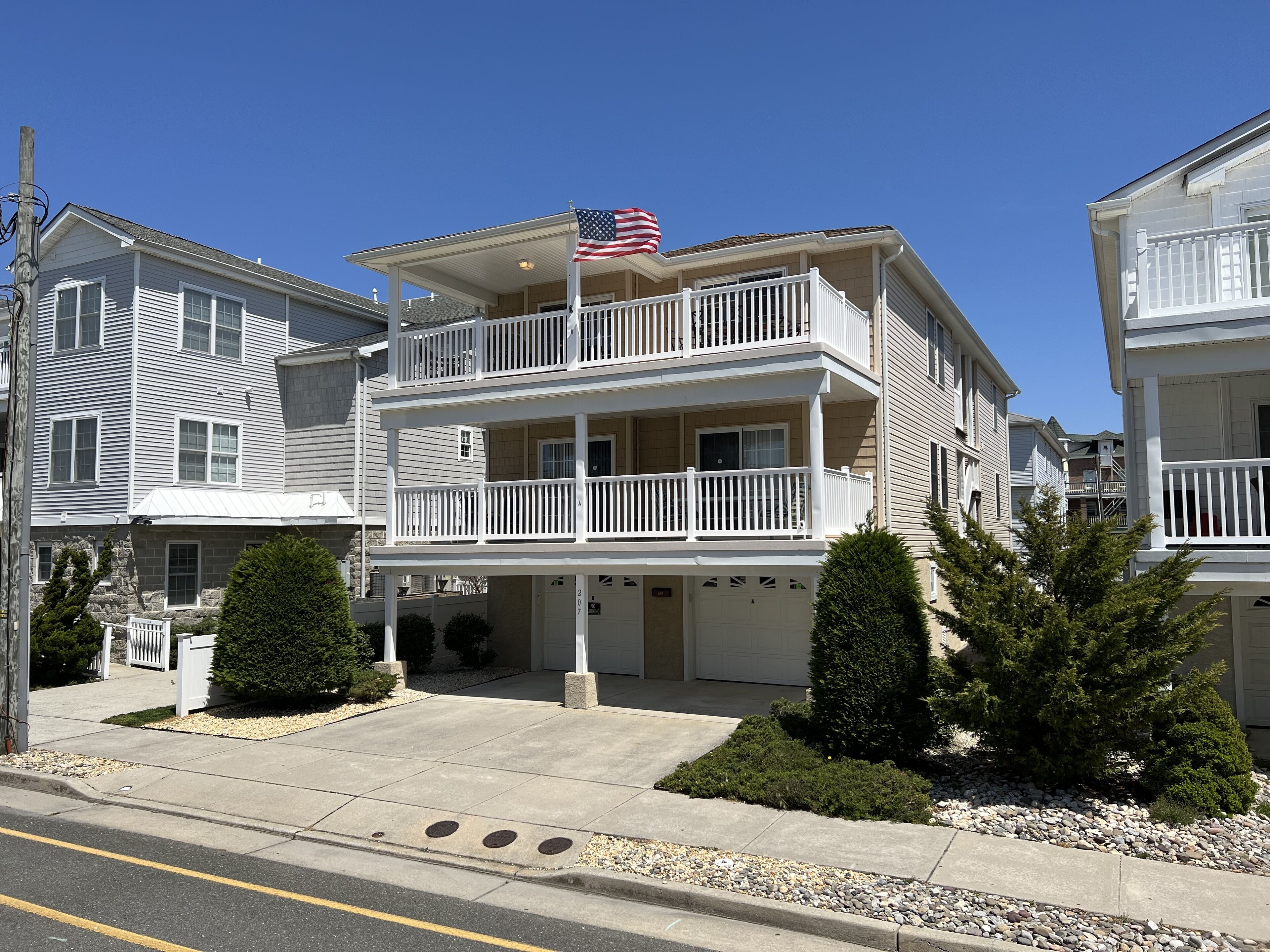 Gorgeous Top Floor Unit Near the Best of Wildwood's Beaches and Boardwalk!