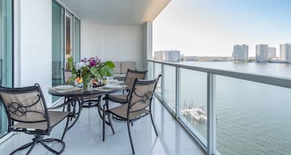 High floor condo with amazing intracoastal views 2 blocks from the beach