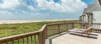 Starfish Beach Gem - Right ON Beach & So Lovely!