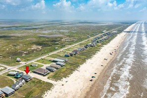 On the beach - Starfish Beach Gem - Right ON Beach & So Lovely! (Surfside Beach)