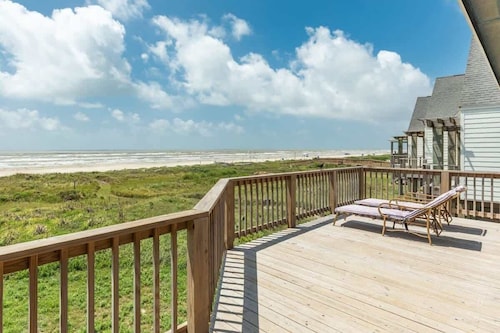 Starfish Beach Gem - Right ON Beach & So Lovely!