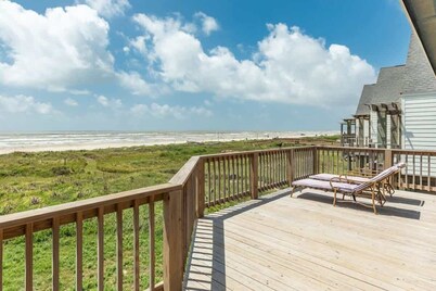 Starfish Beach Gem - Right ON Beach & So Lovely!