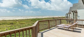 Starfish Beach Gem - Right ON Beach & So Lovely!