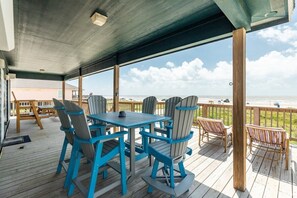 Outdoor dining - Starfish Beach Gem - Right ON Beach & So Lovely! (Surfside Beach)
