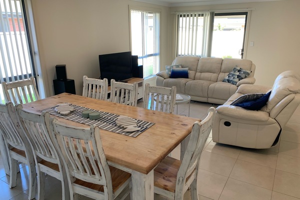 Relax in the living room and relax with family and friends at the kitchen table.