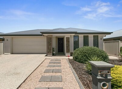 Wallow in Wallaroo on the Copper Coast. Relax with family and friends