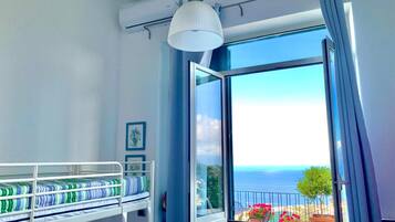 4 chambres, fer et planche à repasser, lit parapluie, Wi-Fi gratuit