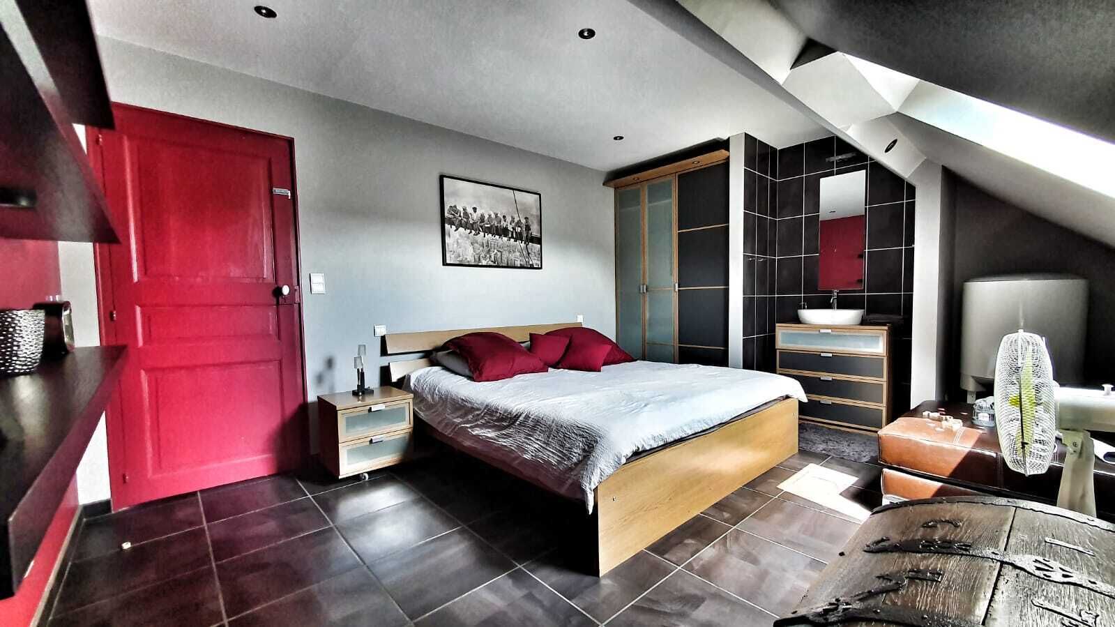 3 chambres, fer et planche à repasser, lit parapluie, Wi-Fi gratuit