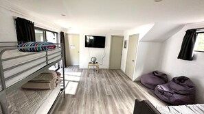 5 bedrooms, bed sheets